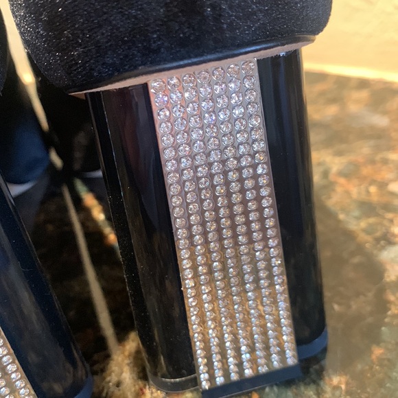 Kate Spade Sybil black velvet genes block heel pumps - Picture 4 of 9